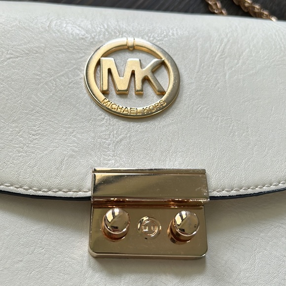 Michael Kors White Crossbody Bag gold Chain - Picture 7 of 10